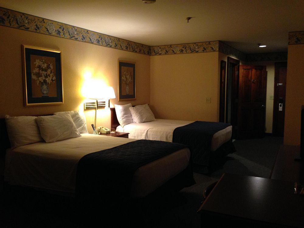 Greenville Inn & Suites Exterior foto