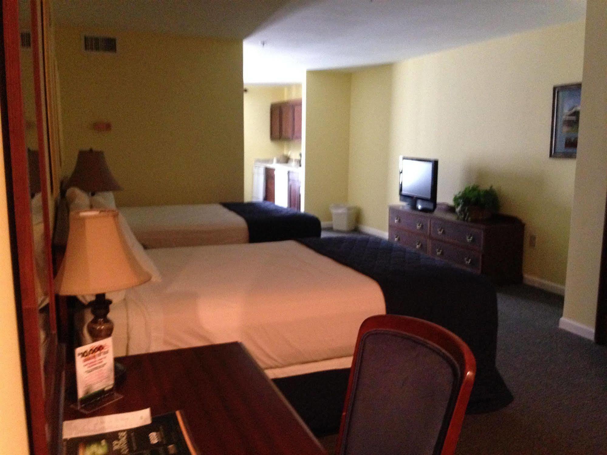 Greenville Inn & Suites Exterior foto